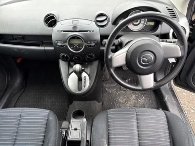 Mazda DEMIO  с аукциона в Японии