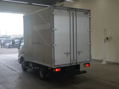 Toyota DYNA  с аукциона в Японии