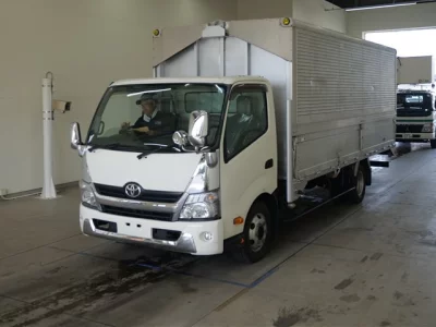 Toyota DYNA  с аукциона в Японии