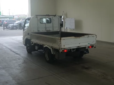 Toyota DYNA  с аукциона в Японии