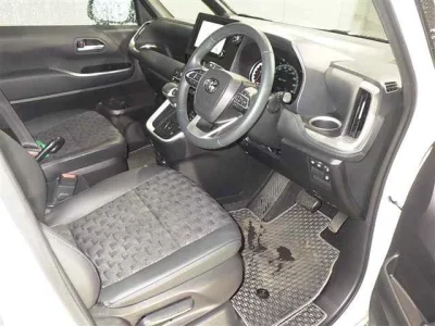 Toyota VOXY  с аукциона в Японии