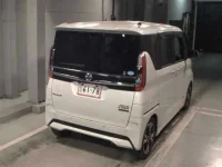 Nissan ROOX лот № 8242 оценка 3.5  с аукциона в Японии 4