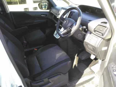 Nissan SERENA  с аукциона в Японии