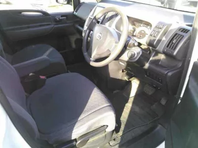 Nissan SERENA  с аукциона в Японии