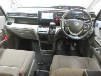 Honda STEP WAGON лот № 28021 оценка 3  с аукциона в Японии 4