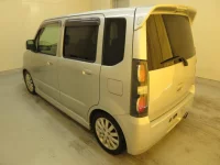 Suzuki WAGON R лот № 28084 оценка 3  с аукциона в Японии 3