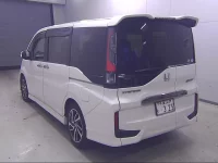 Honda STEP WAGON лот № 10375 оценка 3.5  с аукциона в Японии 3