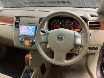 Nissan TIIDA LATIO  с аукциона в Японии