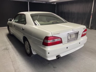 Nissan LAUREL