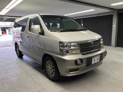 Nissan ELGRAND  с аукциона в Японии