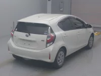 Toyota AQUA лот № 170 оценка 3.5  с аукциона в Японии 1