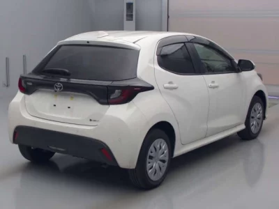 Toyota YARIS  с аукциона в Японии