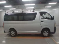 Toyota HIACE VAN лот № 30279 оценка 3.5  с аукциона в Японии 2