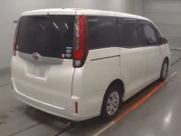 Toyota NOAH лот № 30036 оценка 4  с аукциона в Японии 1