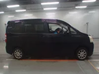Toyota NOAH лот № 30077 оценка 3.5  с аукциона в Японии 2