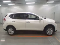 Nissan X-TRAIL лот № 30093 оценка 4  с аукциона в Японии 2