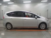 Toyota PRIUS ALPHA лот № 30017 оценка 3.5  с аукциона в Японии 2