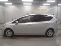 Toyota PRIUS ALPHA лот № 30017 оценка 3.5  с аукциона в Японии 3