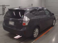 Toyota PRIUS ALPHA лот № 30080 оценка 3.5  с аукциона в Японии 1