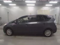 Toyota PRIUS ALPHA лот № 30080 оценка 3.5  с аукциона в Японии 3
