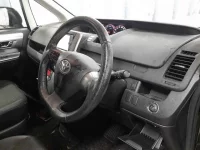 Toyota VOXY лот № 30031 оценка 4  с аукциона в Японии 6