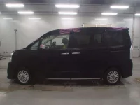Toyota VOXY лот № 30031 оценка 4  с аукциона в Японии 3