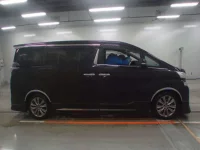 Toyota VELLFIRE лот № 30032 оценка 4  с аукциона в Японии 2