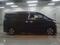 Toyota VELLFIRE лот № 30033 оценка 4  с аукциона в Японии 2