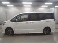 Toyota VOXY лот № 30039 оценка R  с аукциона в Японии 3