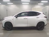 Lexus NX лот № 33084 оценка 4  с аукциона в Японии 3