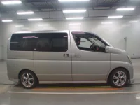 Nissan ELGRAND лот № 36039 оценка 3.5  с аукциона в Японии 2