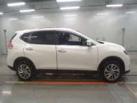 Nissan X-TRAIL лот № 30034 оценка RA  с аукциона в Японии 2