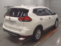 Nissan X-TRAIL лот № 30082 оценка 3.5  с аукциона в Японии 1