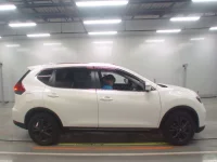 Nissan X-TRAIL лот № 30539 оценка 5  с аукциона в Японии 2