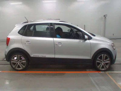 Volkswagen CROSS POLO