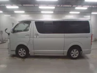 Toyota HIACE VAN лот № 30452 оценка R  с аукциона в Японии 3