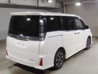 Toyota VOXY лот № 2264 оценка 4  с аукциона в Японии 1