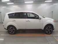 Mitsubishi OUTLANDER лот № 30264 оценка 4  с аукциона в Японии 2