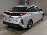 Toyota PRIUS PHV лот № 2360 оценка 4  с аукциона в Японии 1