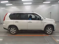 Nissan X-TRAIL лот № 30350 оценка 3.5  с аукциона в Японии 2