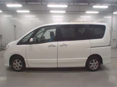 Nissan SERENA  с аукциона в Японии