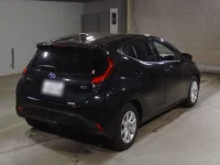 Toyota AQUA лот № 2250 оценка 3.5  с аукциона в Японии 1