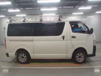 Toyota HIACE VAN лот № 30583 оценка 3.5  с аукциона в Японии 2