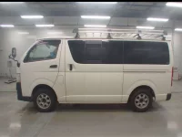 Toyota HIACE VAN лот № 30583 оценка 3.5  с аукциона в Японии 3