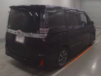 Toyota VOXY лот № 30609 оценка 4  с аукциона в Японии 1