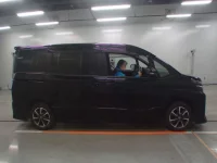 Toyota VOXY лот № 30609 оценка 4  с аукциона в Японии 2