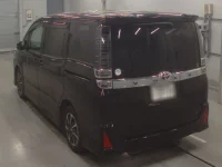 Toyota VOXY лот № 30609 оценка 4  с аукциона в Японии 5