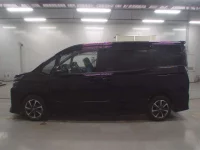 Toyota VOXY лот № 30609 оценка 4  с аукциона в Японии 3