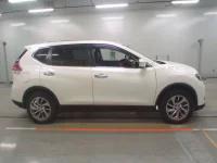 Nissan X-TRAIL лот № 30601 оценка 4.5  с аукциона в Японии 2