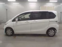 Honda FREED лот № 30595 оценка 4.5  с аукциона в Японии 3